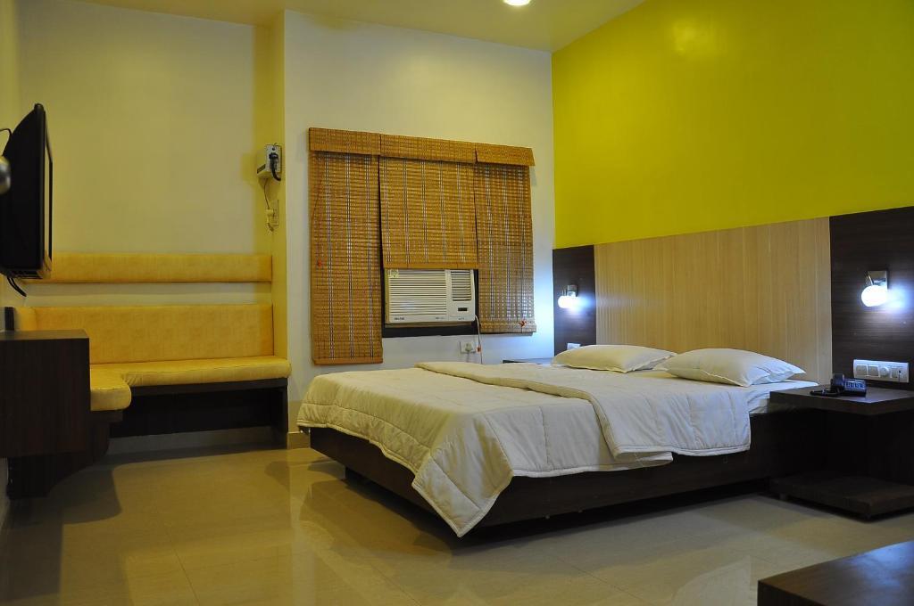 Sivamurugan Hotel Kumbakonam Szoba fotó